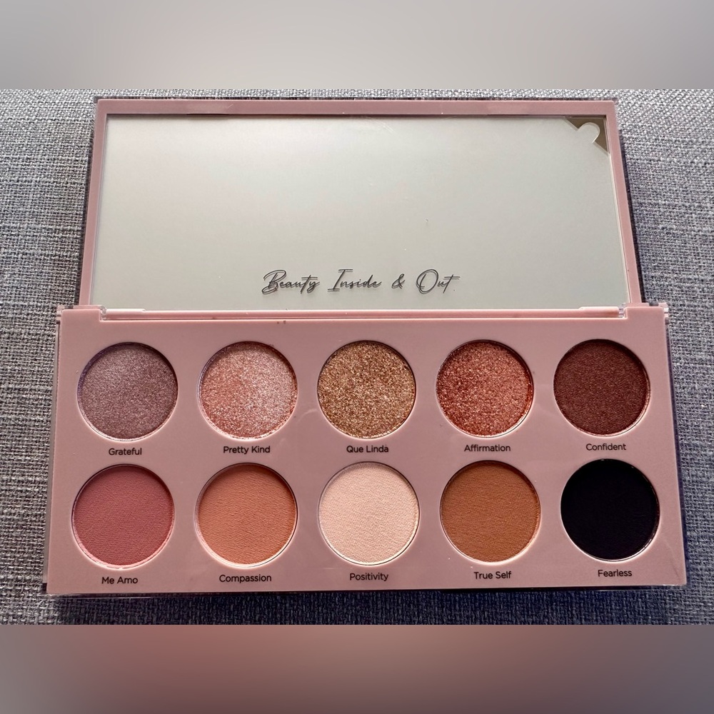 Dominique Essential Eyeshadow Palette - Shimmering Neutrals NEW